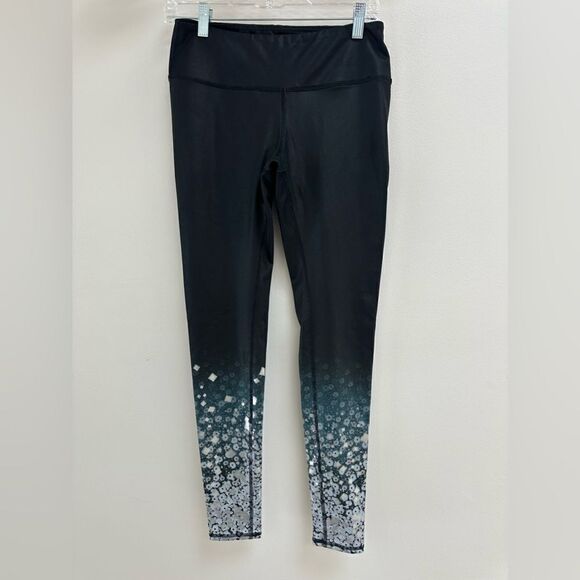 ALO Yoga Black and Silver Performance Leggings - Picture 2 of 5